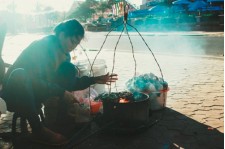 Hải sản nướng bán rong trên bờ biển Phan Thiết